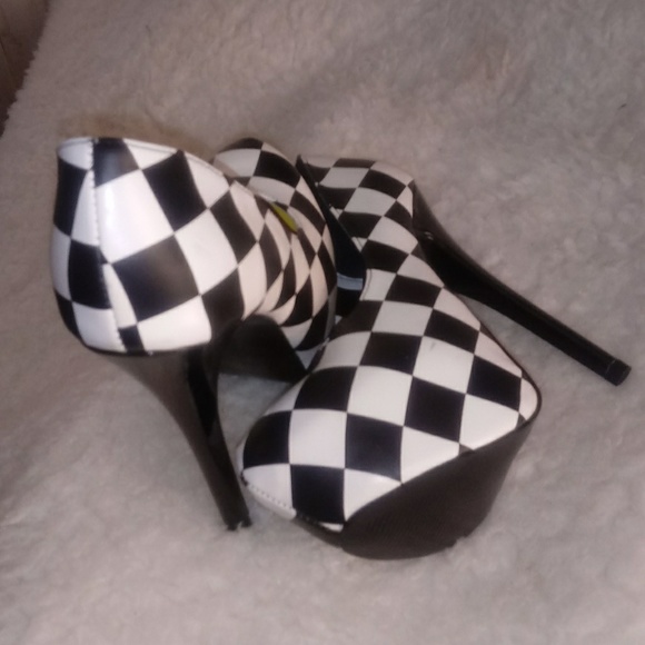 New super fun heels - Picture 4 of 8